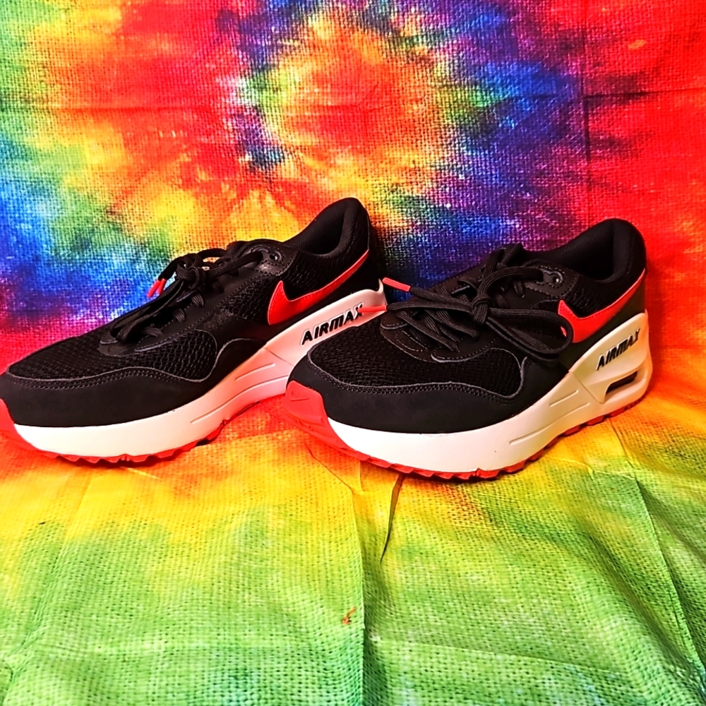 NIKE AIR MAX BLACK ,WHITE ,UNIVERSITY RED SZ.10.5